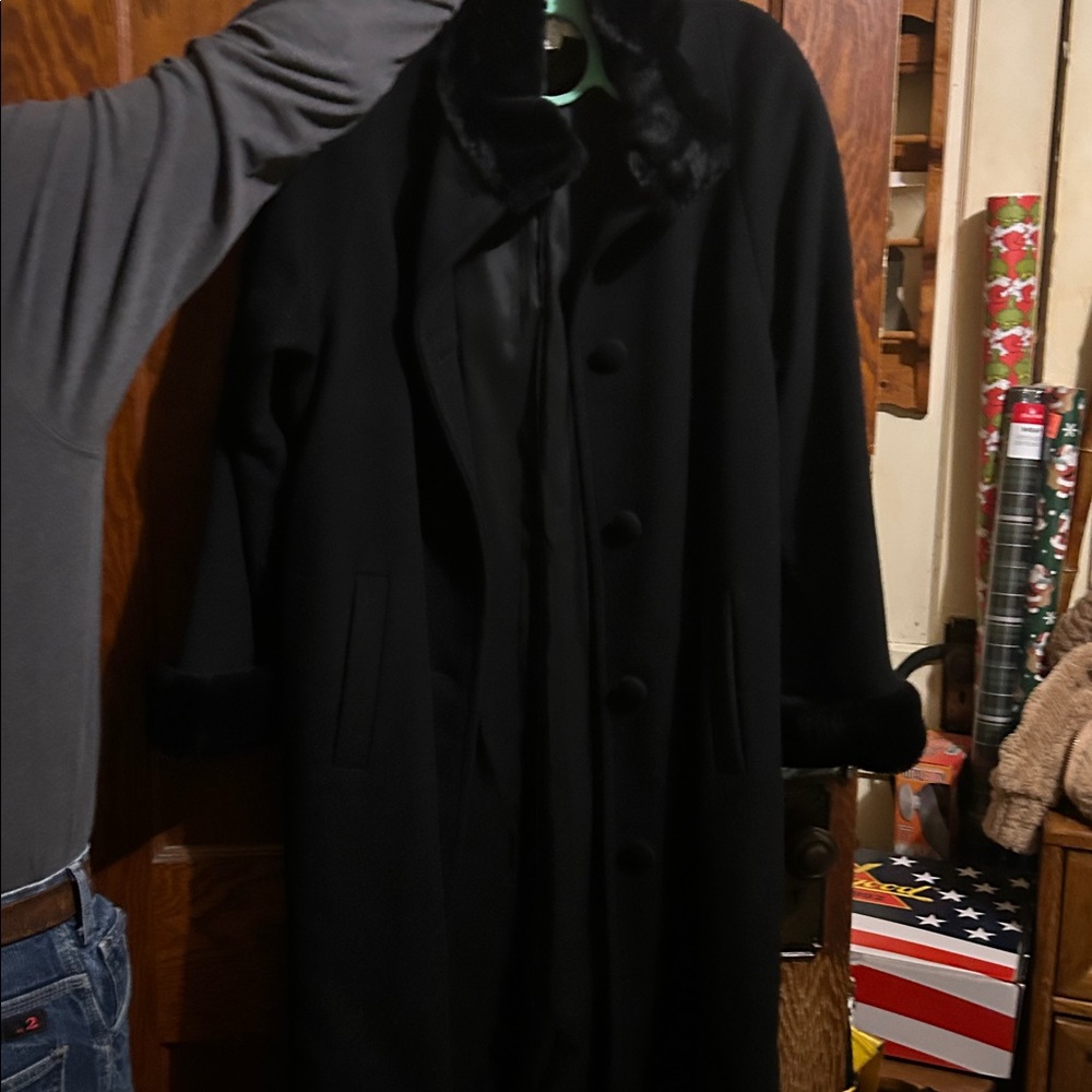 Elegant Black Trench Coat - Picture 7 of 9